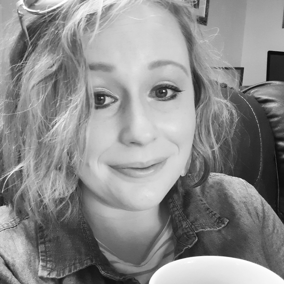 Meet your Posher, Crissa - Picture 2 of 2